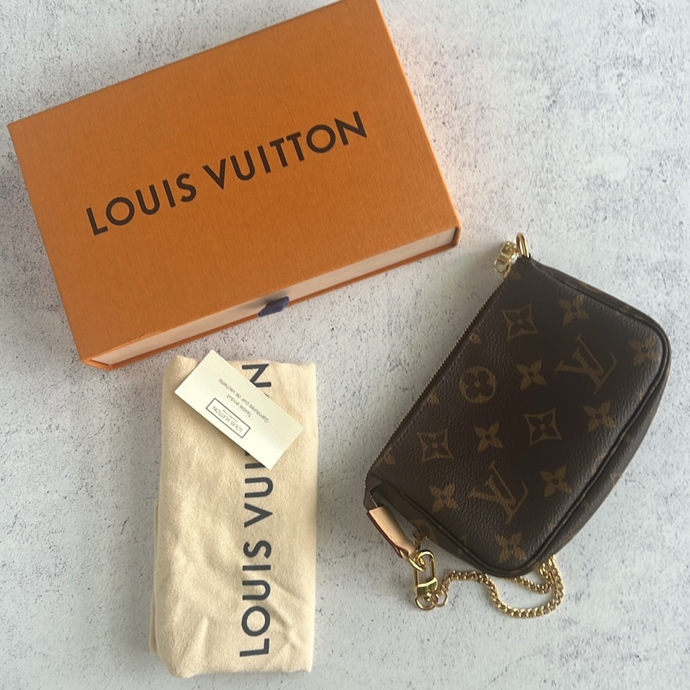 Louis Vuittton NWT tag, dust bag and box included.